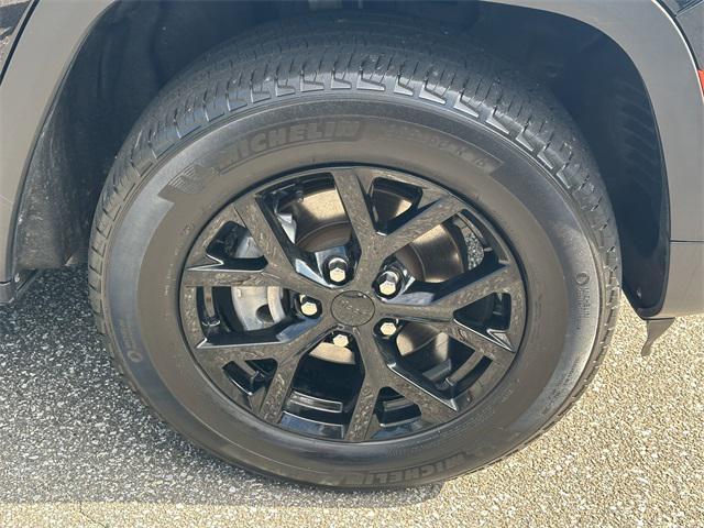 used 2024 Jeep Grand Cherokee car, priced at $35,990