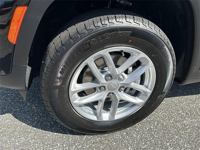 new 2025 Jeep Grand Cherokee car, priced at $36,974