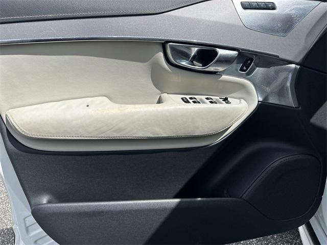 used 2020 Volvo XC90 car, priced at $25,600