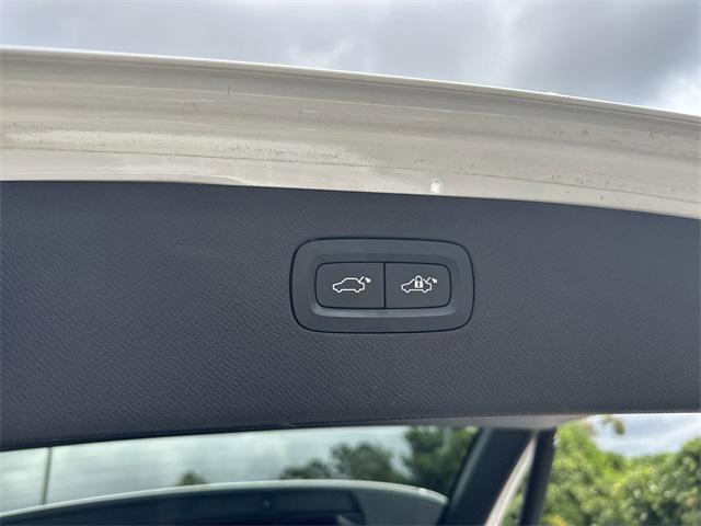 used 2020 Volvo XC90 car, priced at $25,600