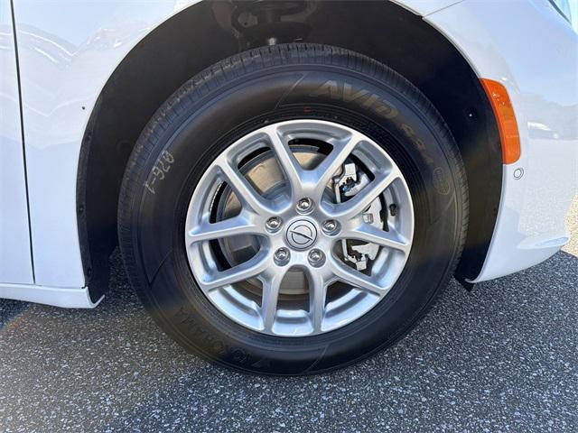 new 2026 Chrysler Pacifica car, priced at $39,420