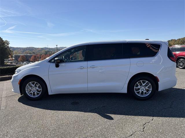 new 2026 Chrysler Pacifica car, priced at $39,420