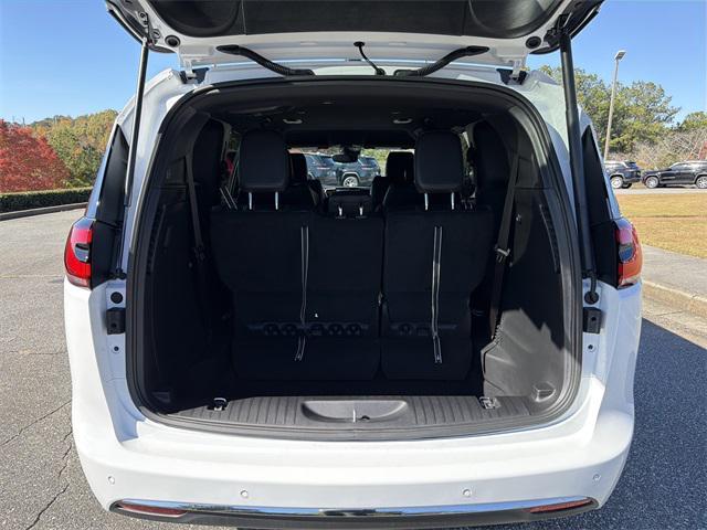 new 2026 Chrysler Pacifica car, priced at $39,420