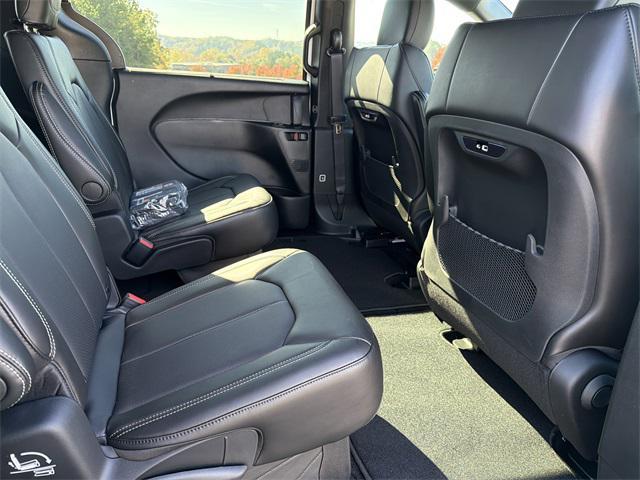 new 2026 Chrysler Pacifica car, priced at $39,420