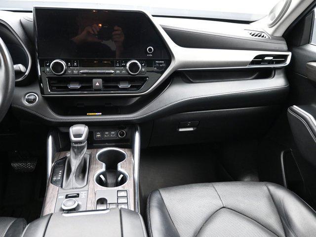used 2023 Toyota Highlander car, priced at $39,850