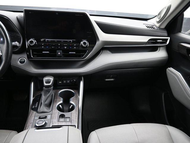 used 2020 Toyota Highlander car, priced at $30,350