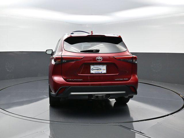used 2020 Toyota Highlander car, priced at $30,350