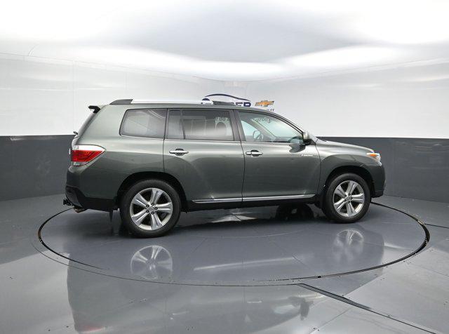 used 2013 Toyota Highlander car, priced at $16,998