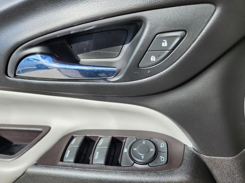 used 2022 Chevrolet Equinox car, priced at $19,585