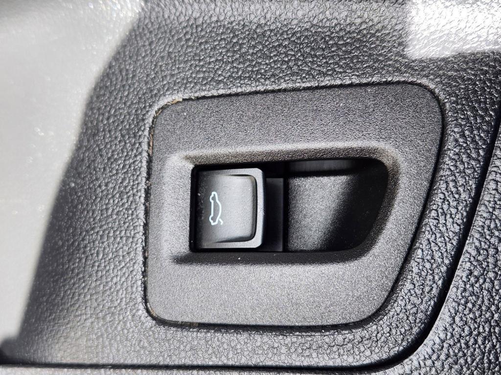 used 2021 Volkswagen Atlas car, priced at $19,000