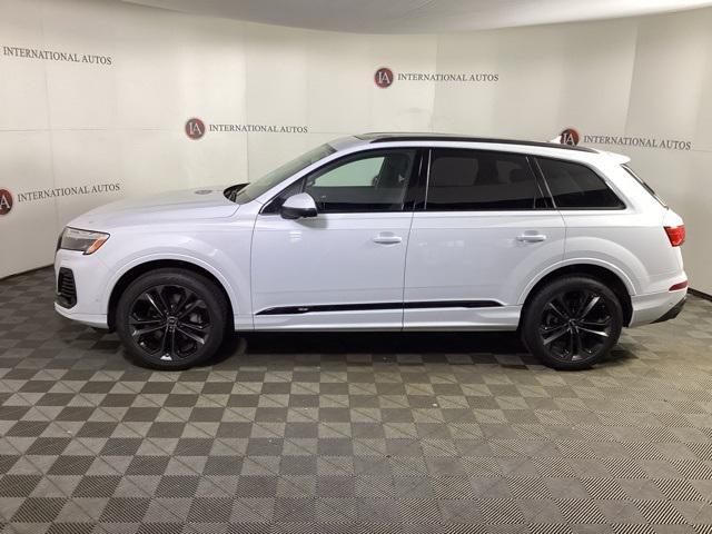 new 2025 Audi Q7 car, priced at $77,605