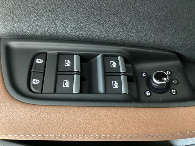 new 2025 Audi Q7 car, priced at $74,645