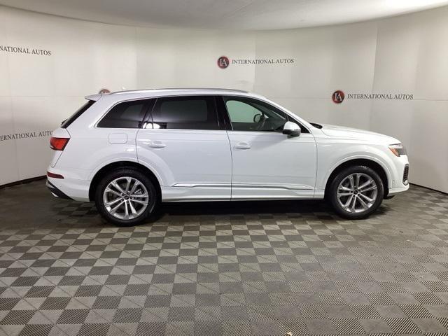 new 2025 Audi Q7 car, priced at $70,160