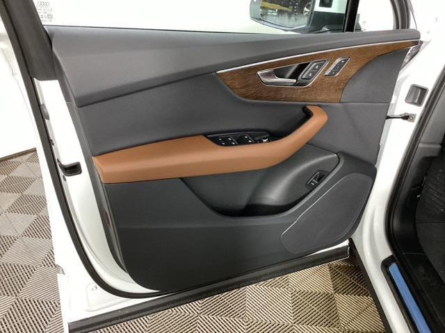 new 2025 Audi Q7 car, priced at $70,160