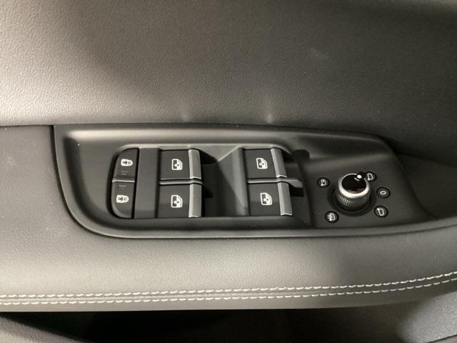 new 2025 Audi Q7 car, priced at $75,395