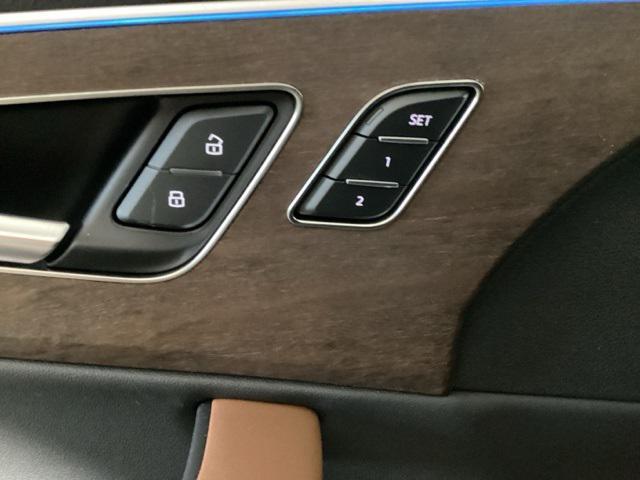 new 2025 Audi Q7 car, priced at $73,570