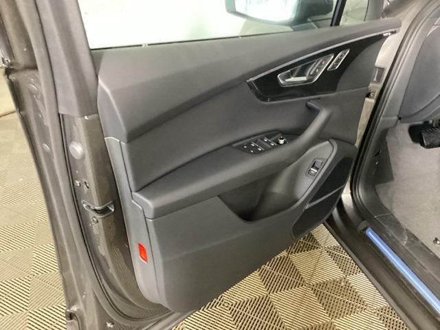 new 2025 Audi Q7 car, priced at $66,690