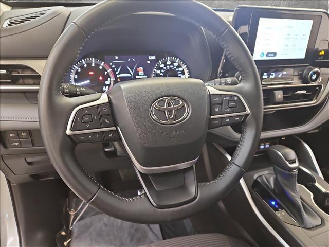 used 2023 Toyota Highlander car, priced at $31,991