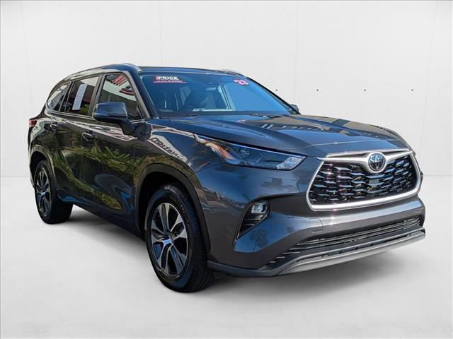 used 2023 Toyota Highlander car, priced at $36,228