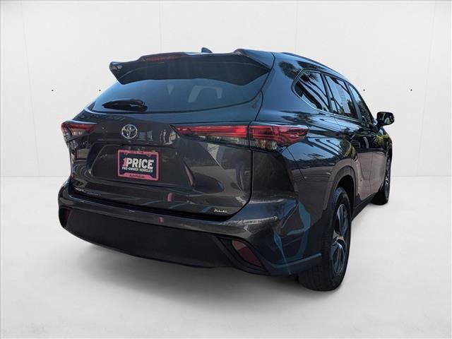 used 2023 Toyota Highlander car, priced at $36,228