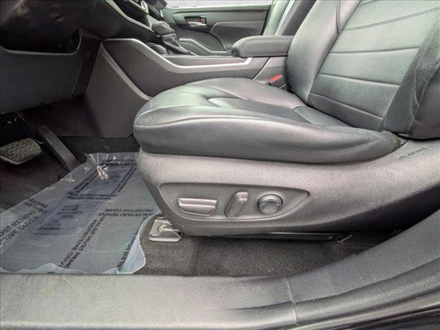 used 2020 Toyota Highlander car, priced at $24,748