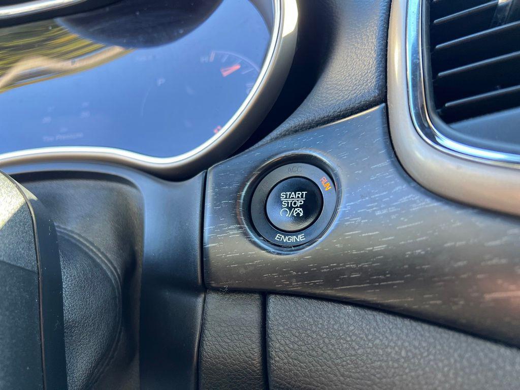 used 2016 Jeep Grand Cherokee car, priced at $13,959