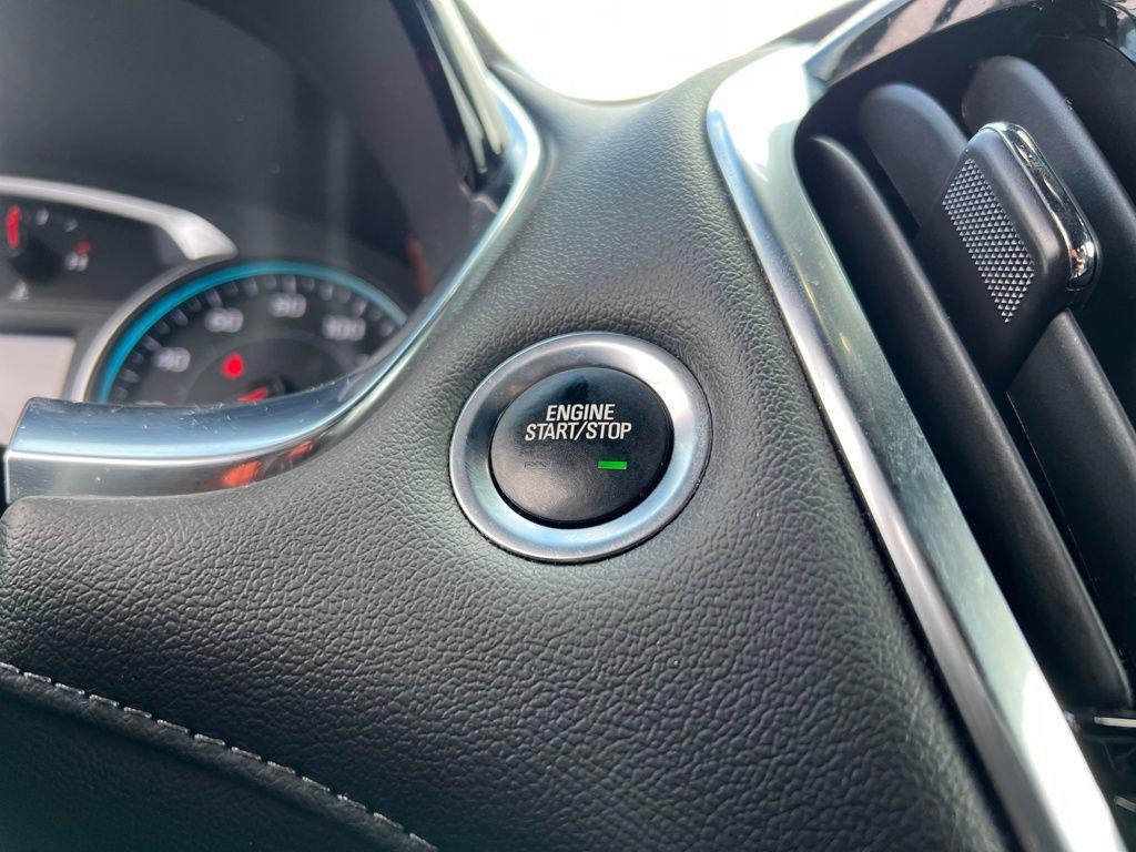 used 2023 Chevrolet Traverse car, priced at $33,593