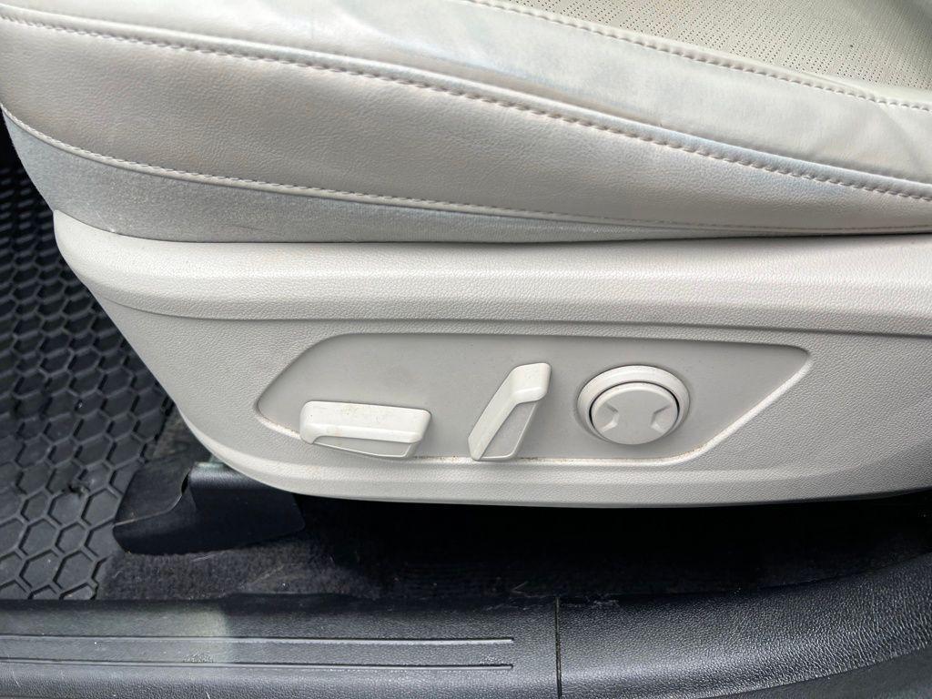 used 2022 Kia Sorento car, priced at $26,200