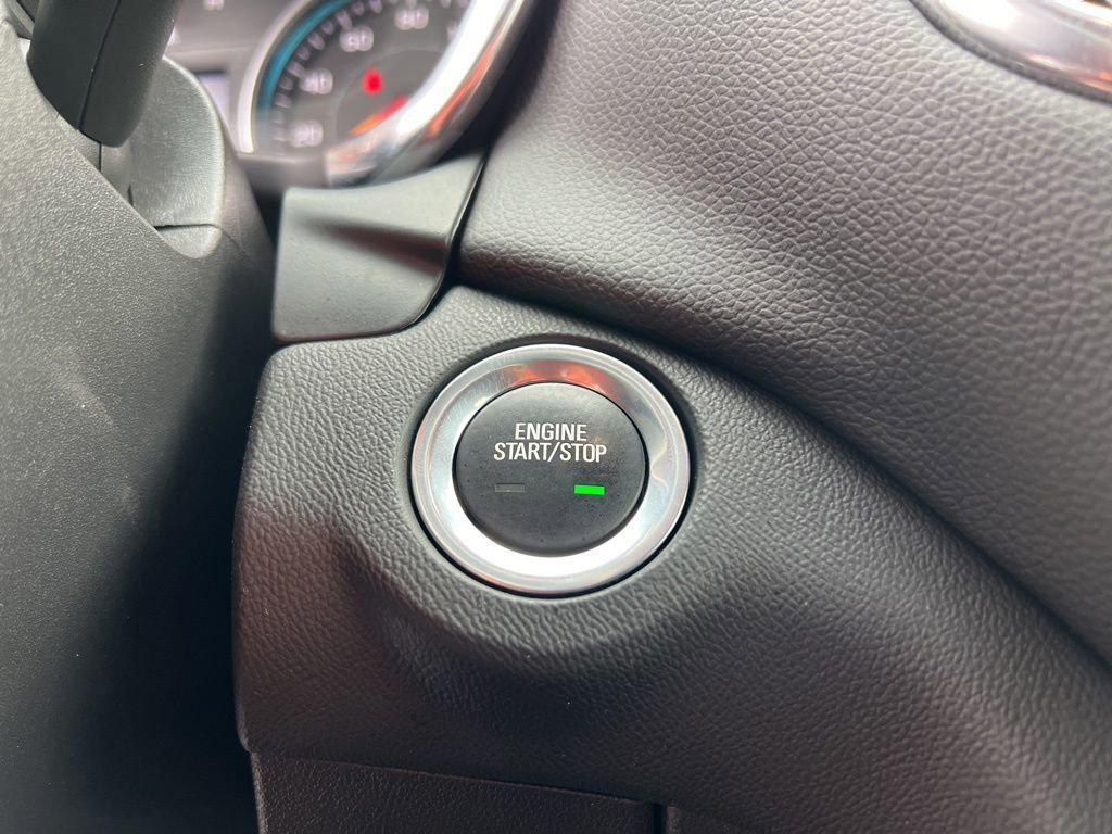 used 2021 Chevrolet Equinox car, priced at $18,900