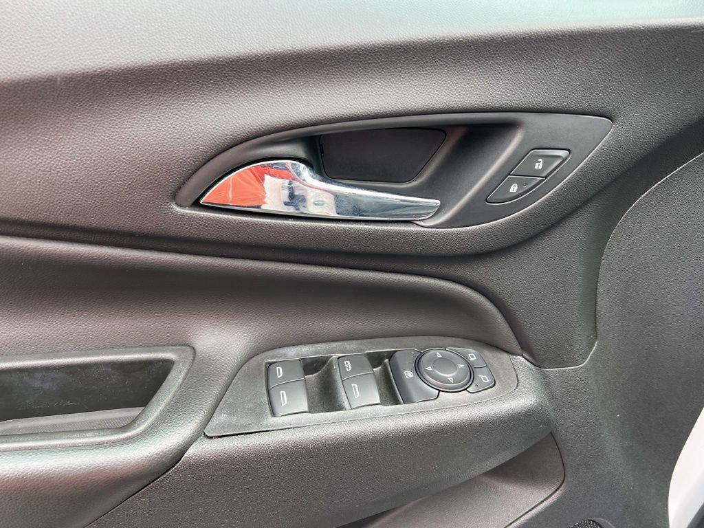 used 2021 Chevrolet Equinox car, priced at $18,900