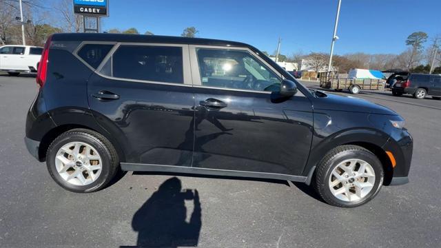 used 2022 Kia Soul car, priced at $15,287