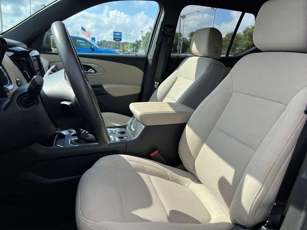used 2023 Chevrolet Traverse car, priced at $30,038