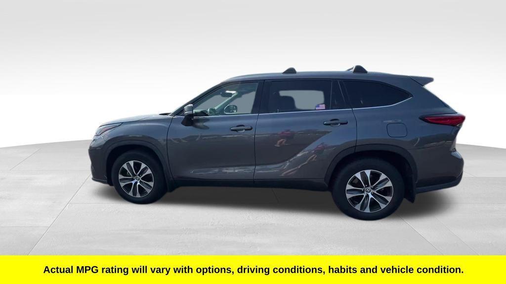 used 2022 Toyota Highlander Hybrid car, priced at $39,777