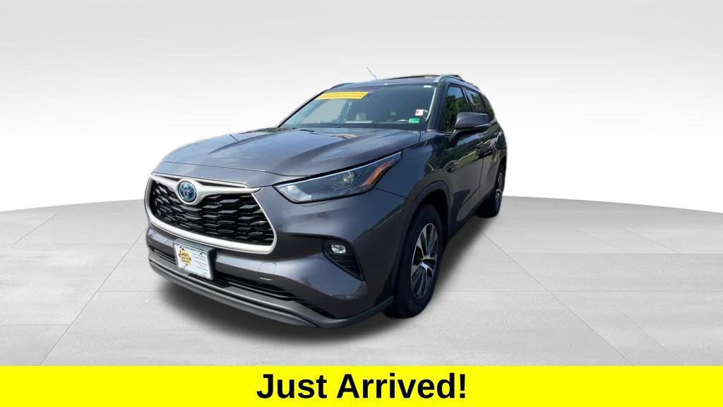 used 2022 Toyota Highlander Hybrid car, priced at $39,777