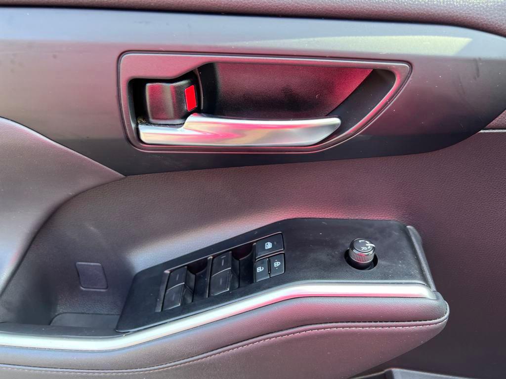 used 2022 Toyota Highlander Hybrid car, priced at $39,777