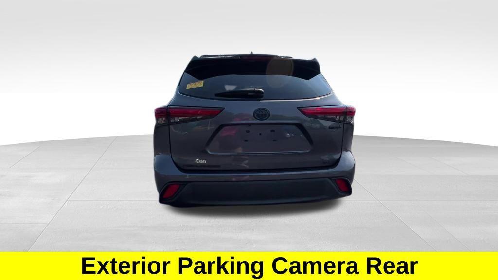 used 2022 Toyota Highlander Hybrid car, priced at $39,777