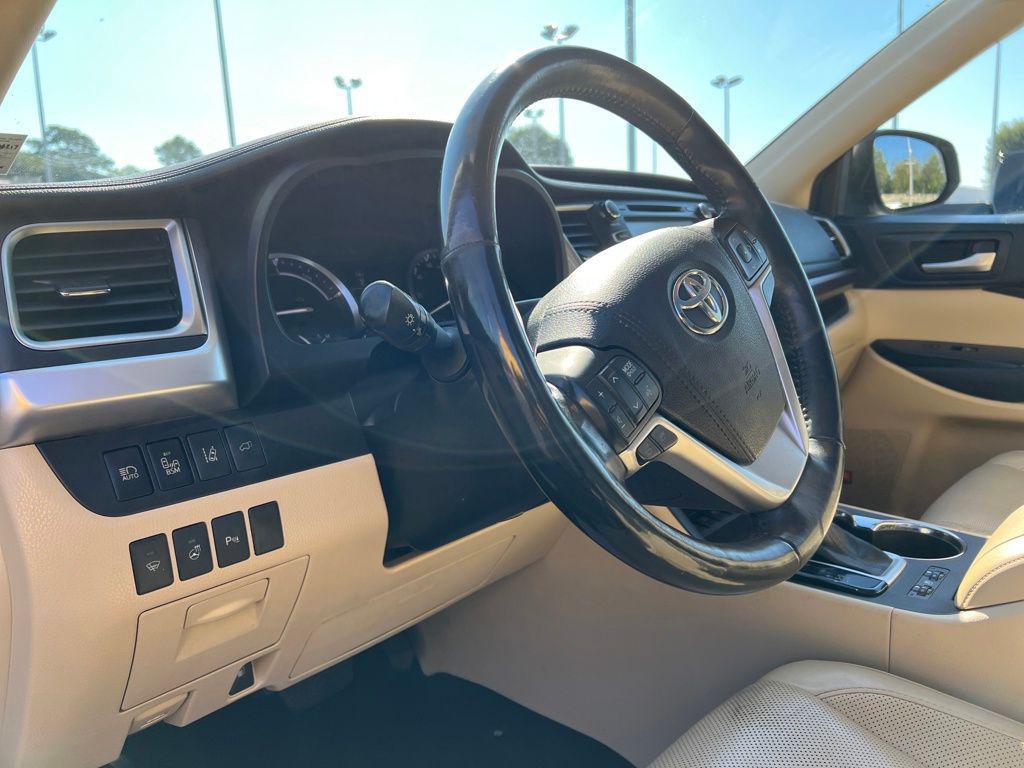 used 2016 Toyota Highlander Hybrid car, priced at $20,709