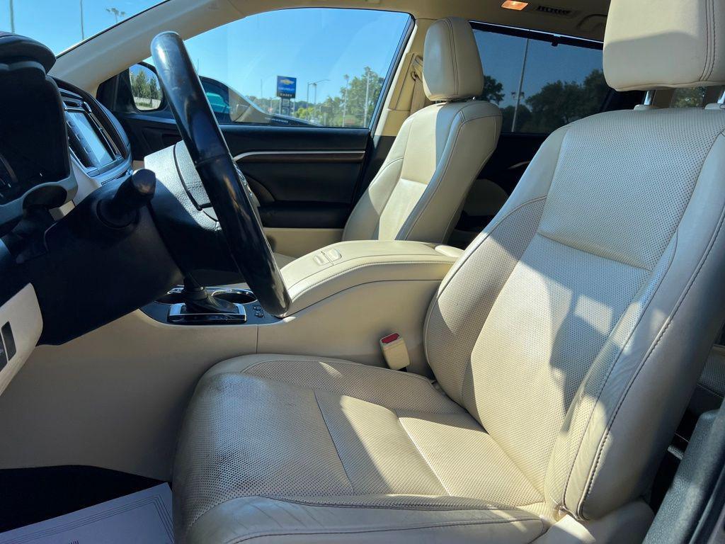 used 2016 Toyota Highlander Hybrid car, priced at $20,709