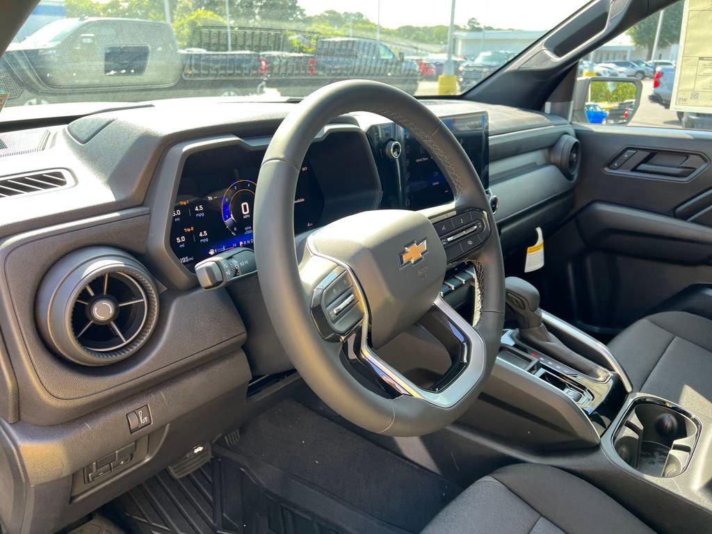 new 2025 Chevrolet Colorado car, priced at $33,009