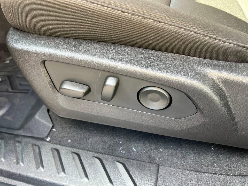 new 2025 Chevrolet Colorado car, priced at $33,009