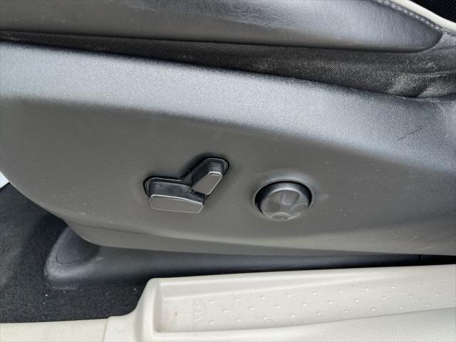 used 2023 Chrysler Pacifica car, priced at $30,571