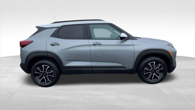 new 2025 Chevrolet TrailBlazer car, priced at $32,180