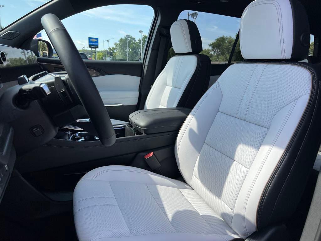 new 2025 Chevrolet Traverse car, priced at $57,593