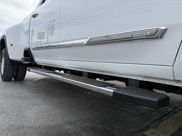 new 2025 Chevrolet Silverado 3500 car, priced at $90,000