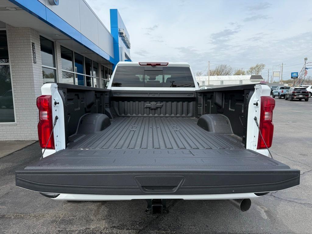 new 2025 Chevrolet Silverado 3500 car, priced at $90,000