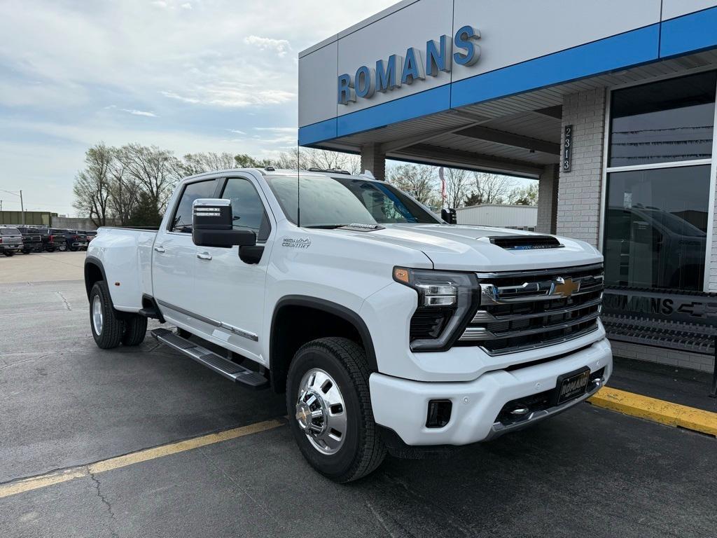 new 2025 Chevrolet Silverado 3500 car, priced at $90,000
