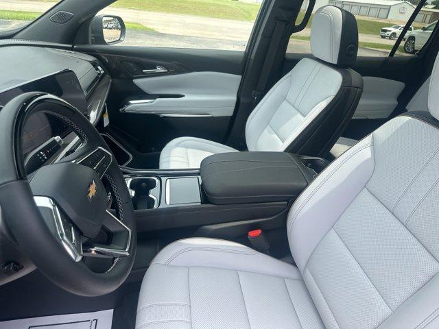 new 2025 Chevrolet Traverse car