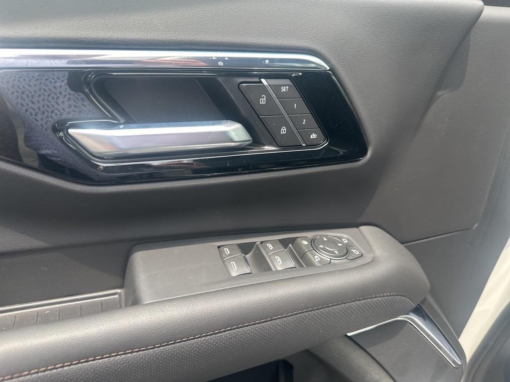 new 2025 Chevrolet Suburban car