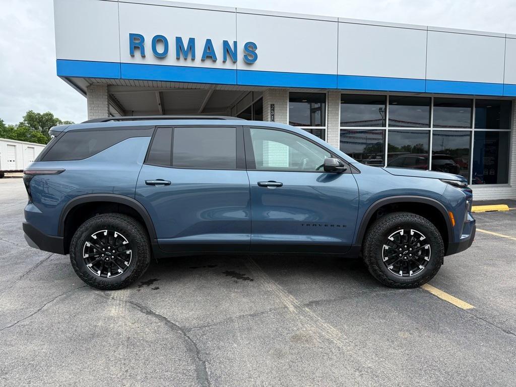 new 2025 Chevrolet Traverse car