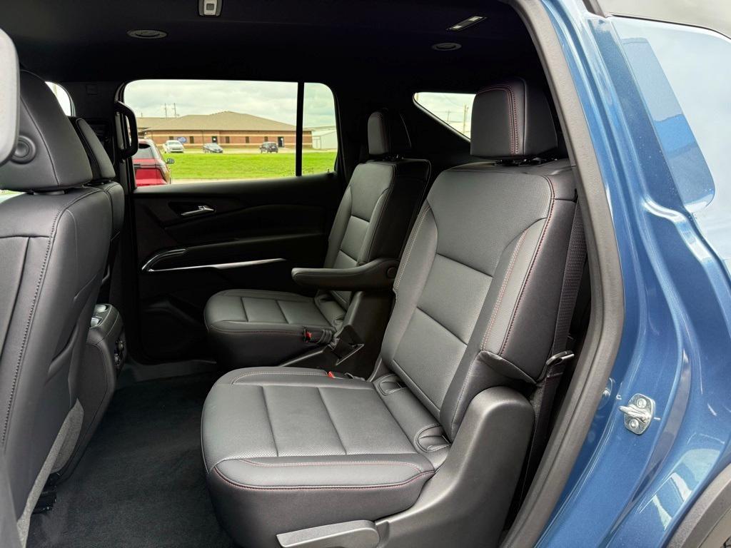 new 2025 Chevrolet Traverse car